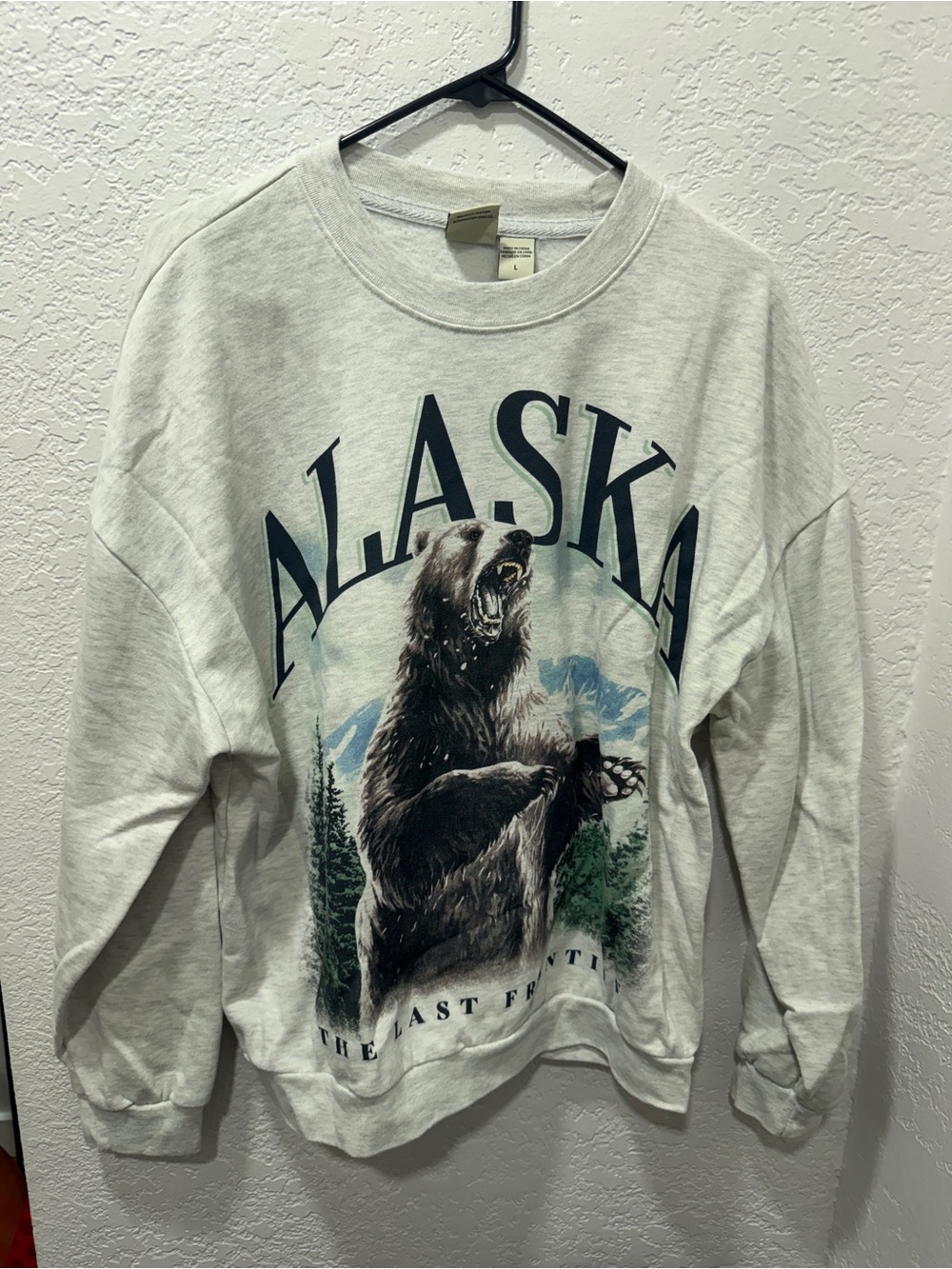 Alaska Bear Graphic Crewneck Sweatshirt - Light Heather